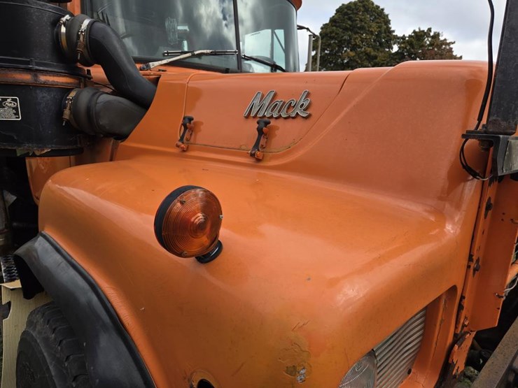 1989-mack-rd690s-image-19