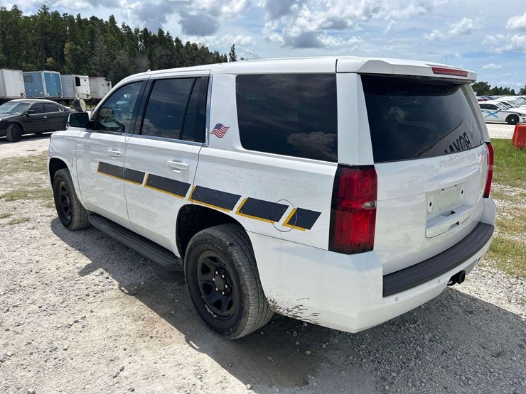 2017-chevrolet-tahoe-image-4