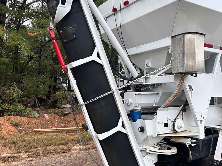 2008-peterbilt-388-image-15