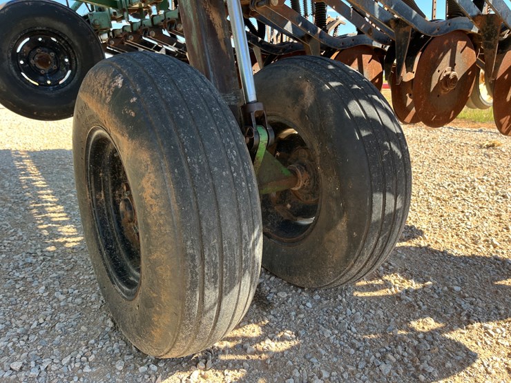 #t8082-•-great-plains-ss-24-grain-drill-image-15