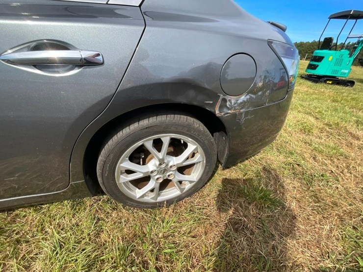 2014-nissan-maxima-**salvage-title**-image-5