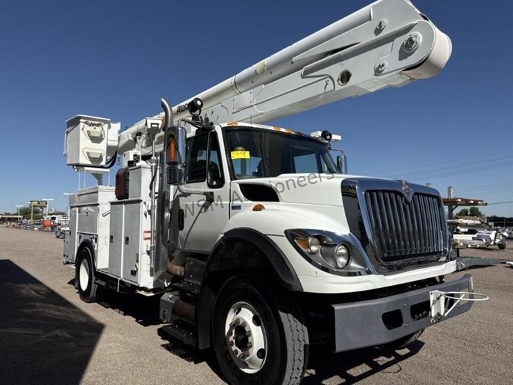 2013-international-7400-image-4