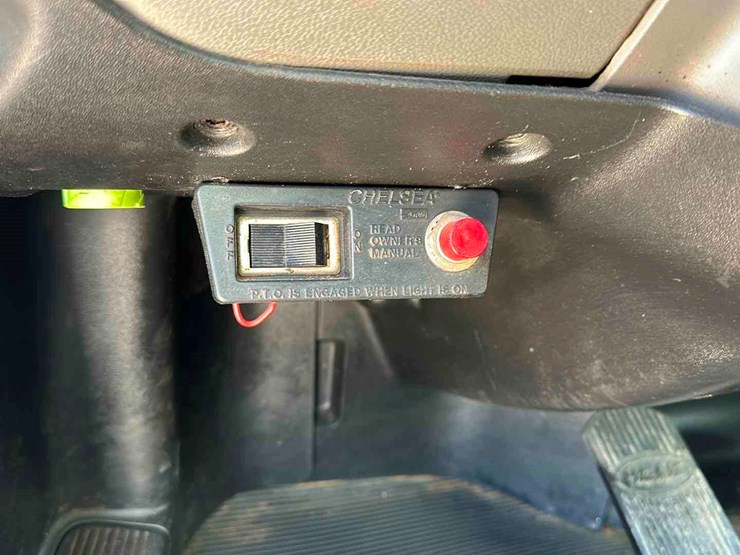 2012-peterbilt-337-image-9