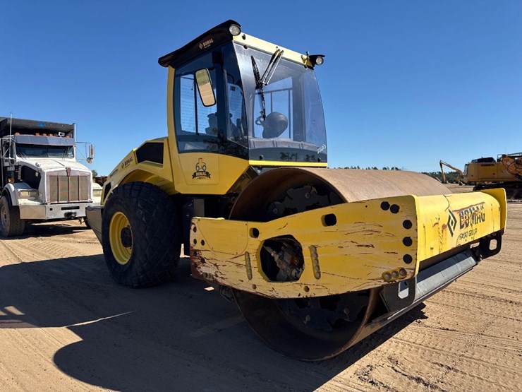 2017-bomag-bw211-image-4