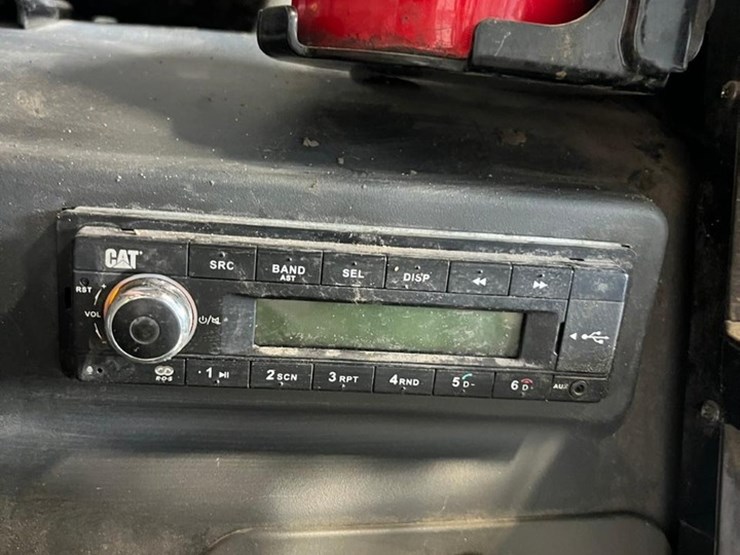 2022-caterpillar-289d3-image-30