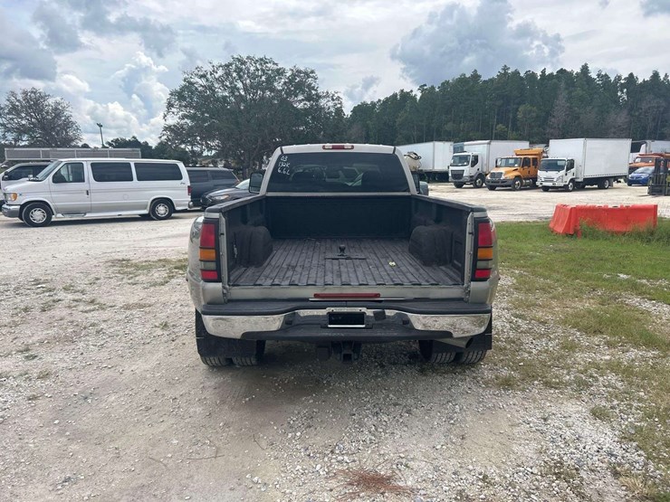 2003-chevrolet-silverado-3500-image-19