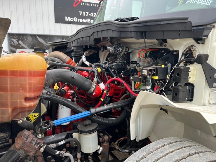 2017-international-durastar-4300-image-27