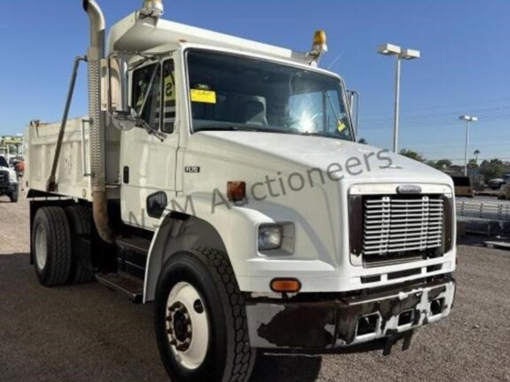 2004-freightliner-fl70-image-5