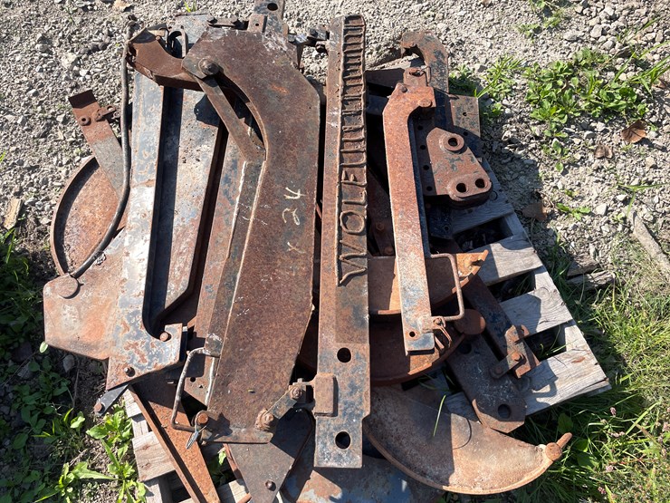 #1042-•-pallet-of-plow-parts-image-12