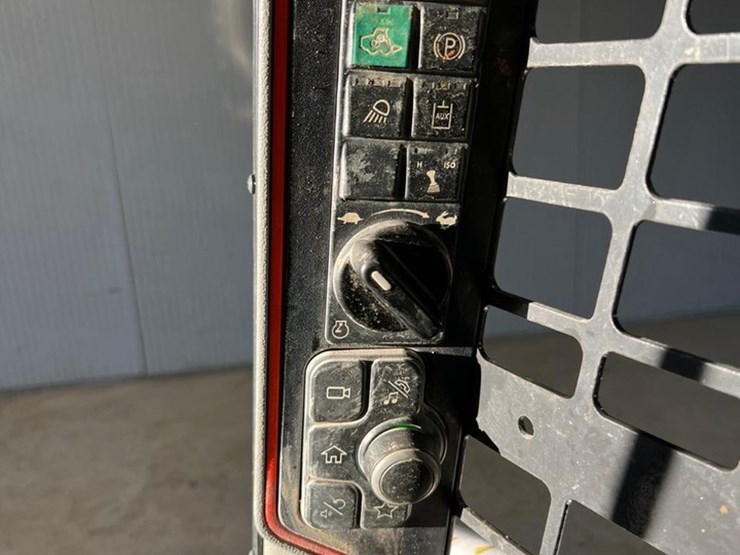 2022-bobcat-t66-image-24