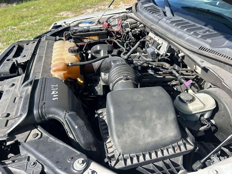 2017-ford-f150-image-8