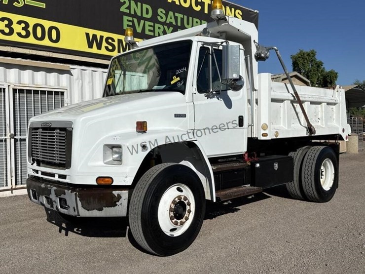2004-freightliner-fl70-image-3