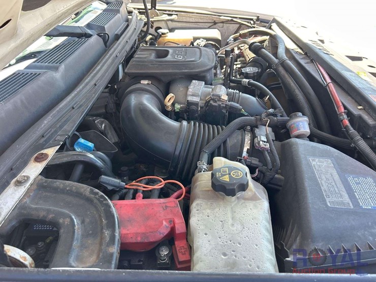 2013-chevrolet-silverado-3500-image-9