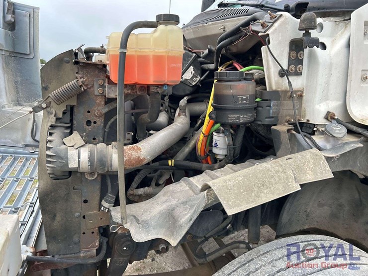 2005-gmc-c8500-flatbed-service-truck-image-7