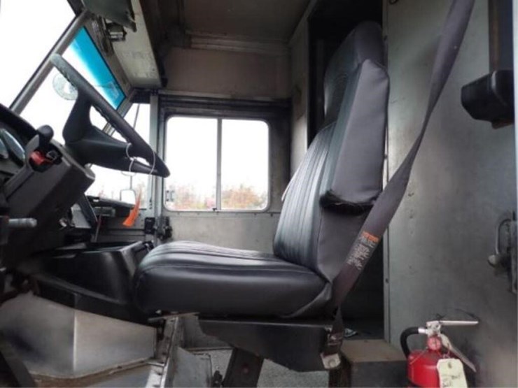 2008-freightliner-mt55-image-11
