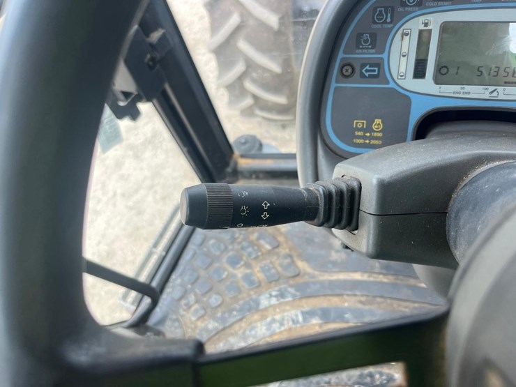 new-holland-tv140-image-26