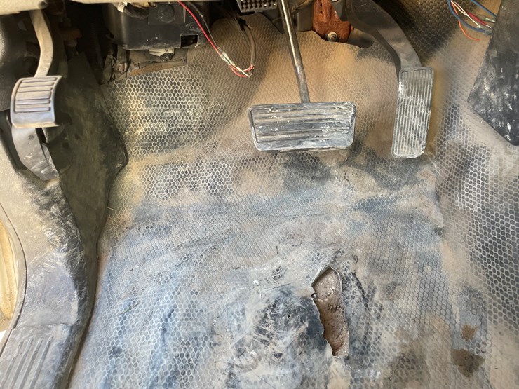 #1008-•-2012-chevy-3500-utility-truck,-(has-title)-image-35