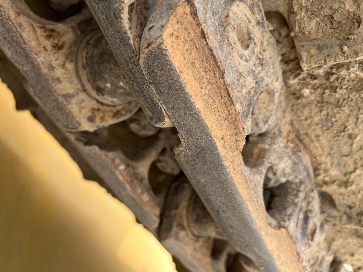 2021-caterpillar-d4-image-24