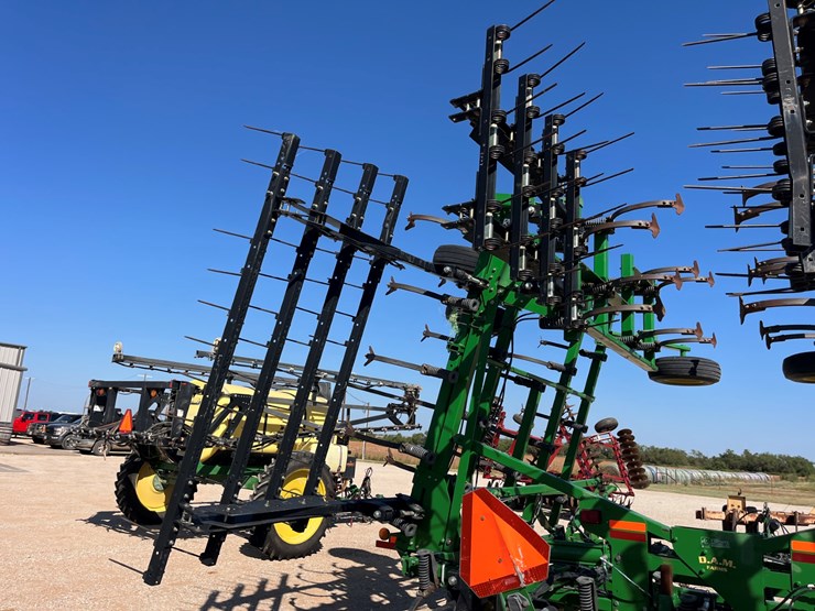 2013-john-deere-2210-image-16