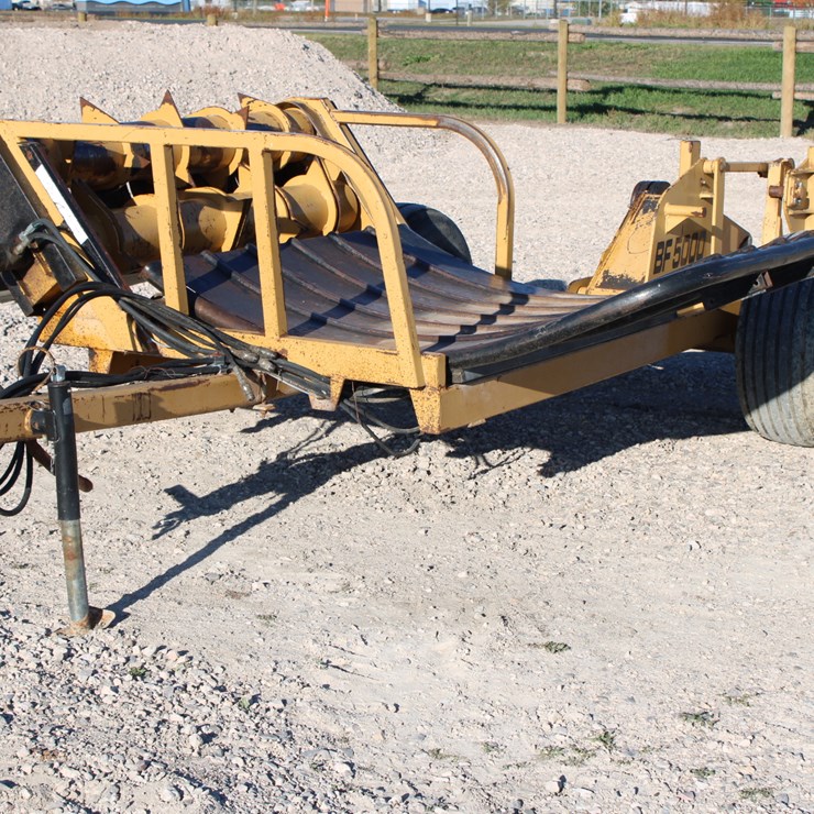 #2094 • #2094 BF 5000 Pull Type Round Bale Unroller