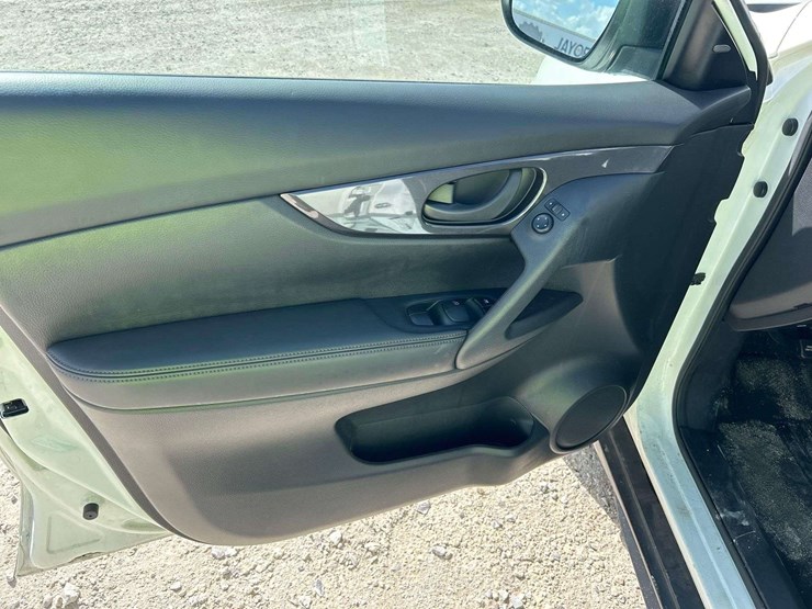 2020-nissan-rogue-image-13