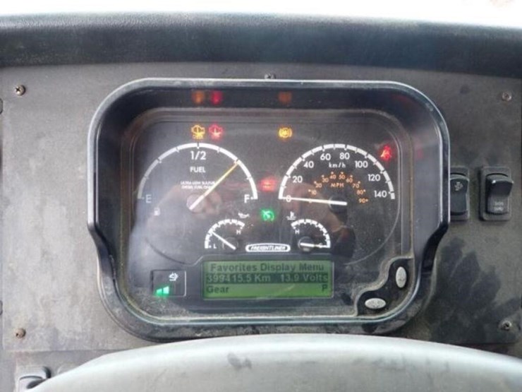 2013-freightliner-mt55-image-13