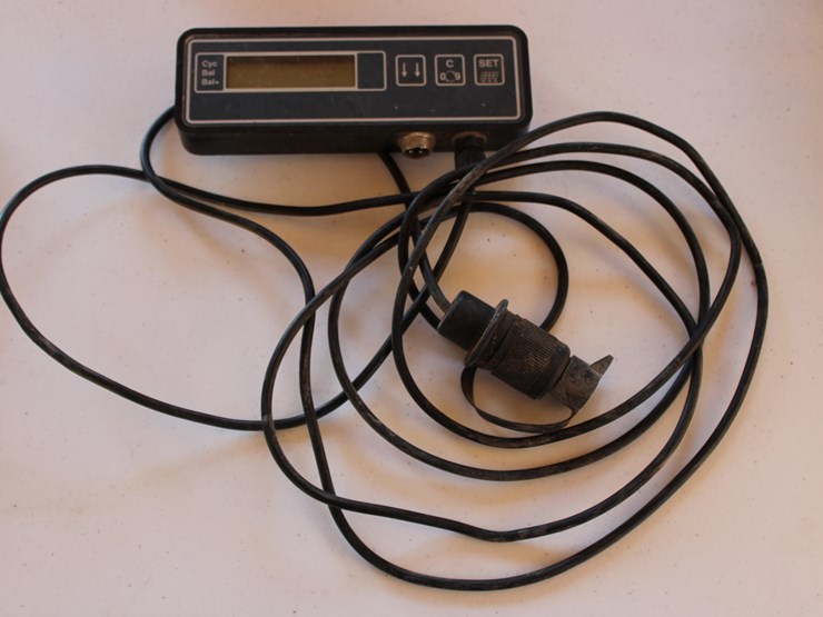 #2097-•-#2097--kuhn-rw1610-single-bale-wrapper-with-twin-wrapper,-monitor,-great-shape-with-low-use!-image-43