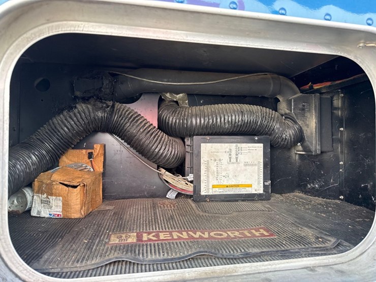 2012-kenworth-t660-image-23
