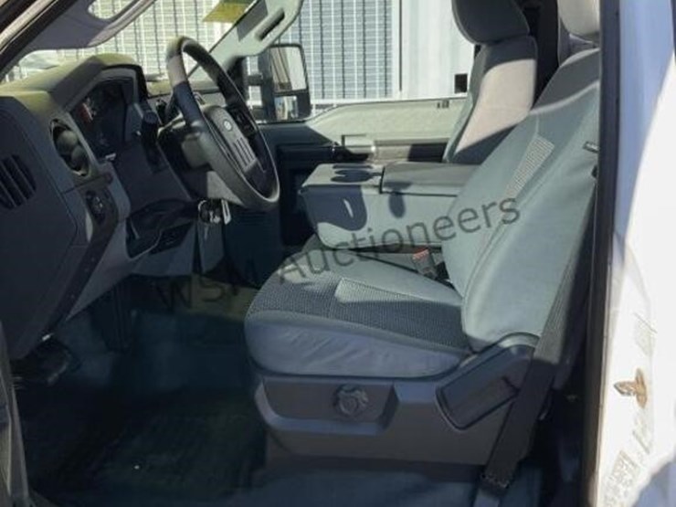 2015-ford-f550-image-26