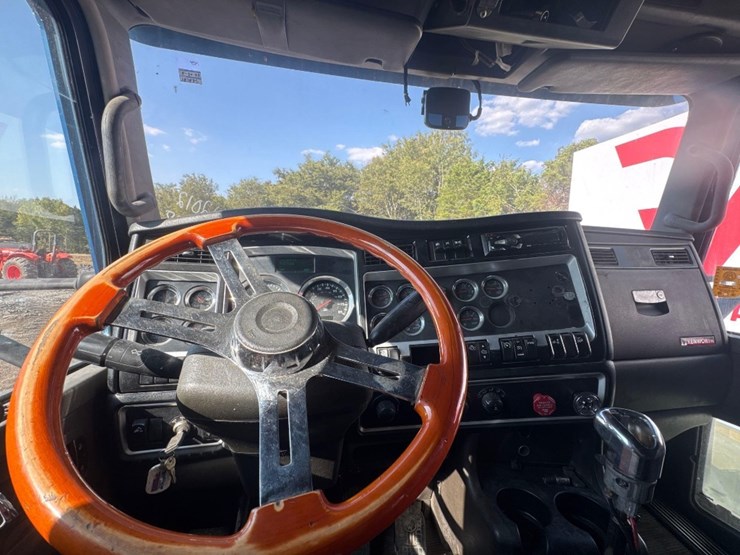 2012-kenworth-t660-image-27