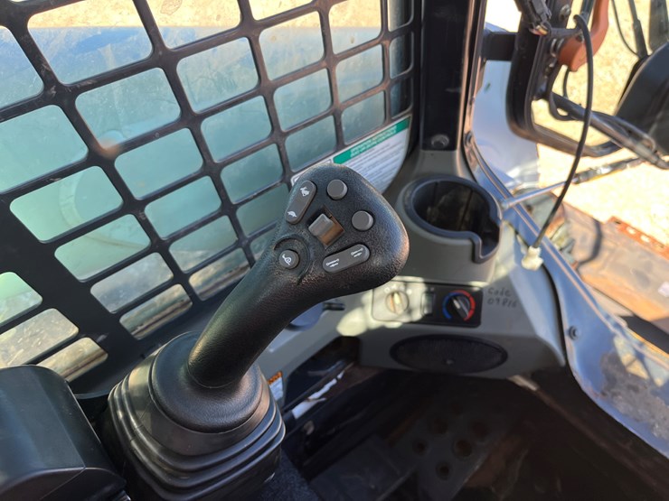 2015-bobcat-t870-image-16