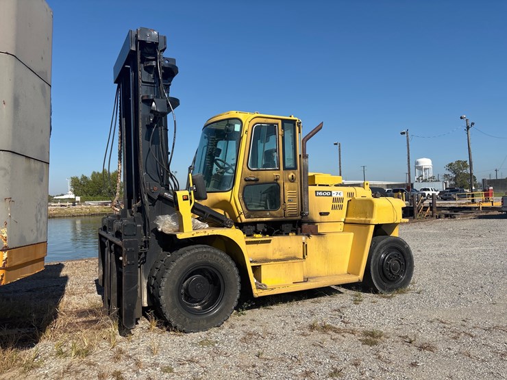 2012-hyundai-160d-7e-image-1