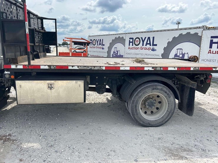 2018-freightliner-m2-106-lay-flat-roll-back-truck-image-22