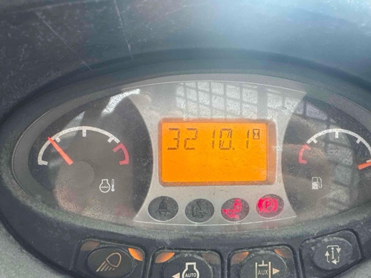 2021-bobcat-s740-image-22