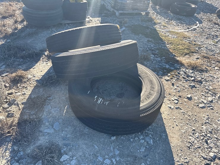 #5034-•-lot-of-(3)-miscellaneous-tires-inv#-5034-image-4