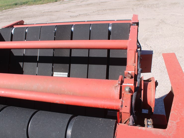 new-holland-br780-image-38