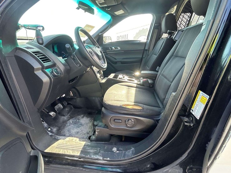 2015-ford-explorer-image-12