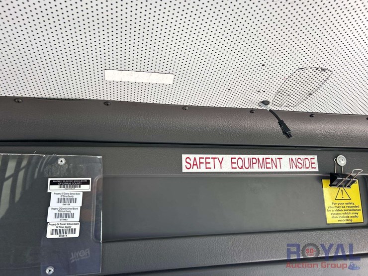 2009-freightliner-b2-image-15