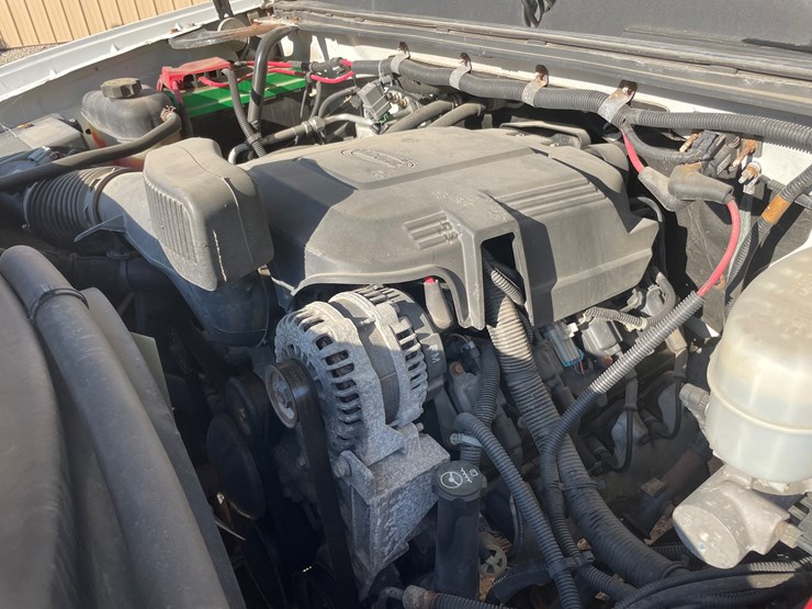 #1008-•-2012-chevy-3500-utility-truck,-(has-title)-image-40