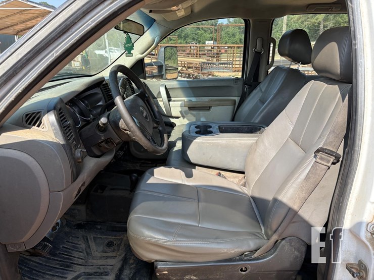 2013-gmc-sierra-3500-image-9