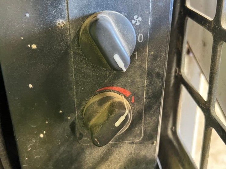 2016-bobcat-s70-image-24