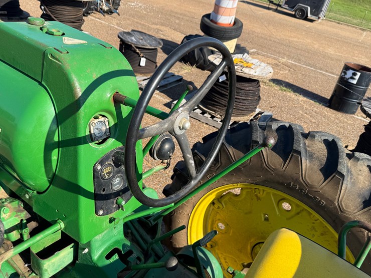 john-deere-70-image-24
