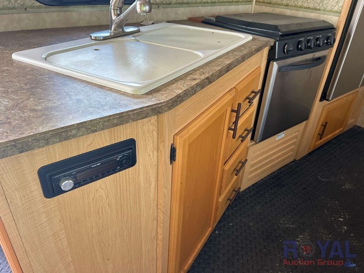 2008-41ft-kz-sportsman-police-bunk-5th-wheel-tri-axle-travel-trailer-image-10