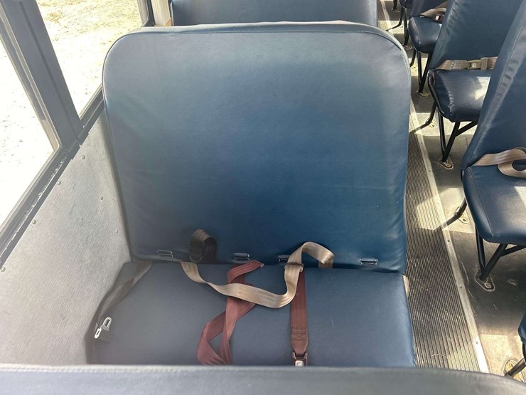 2009-freightliner-b2-image-16