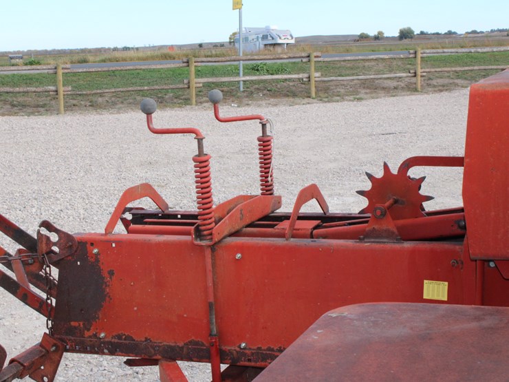 new-holland-315-image-36