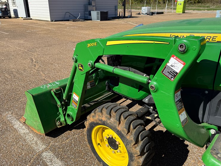 john-deere-3025e-image-11