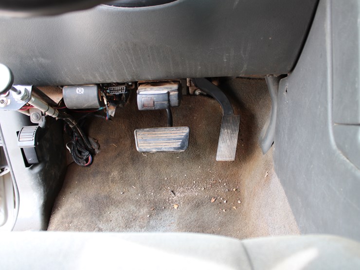 2006-chevrolet-3500-image-30