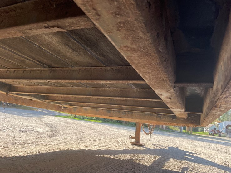 2015-custom-flatbed-image-19