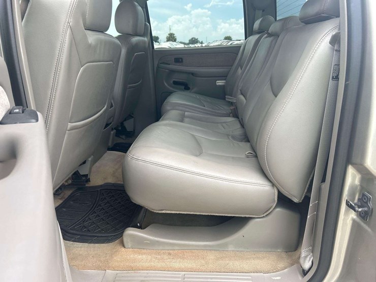 2003-chevrolet-silverado-3500-image-16