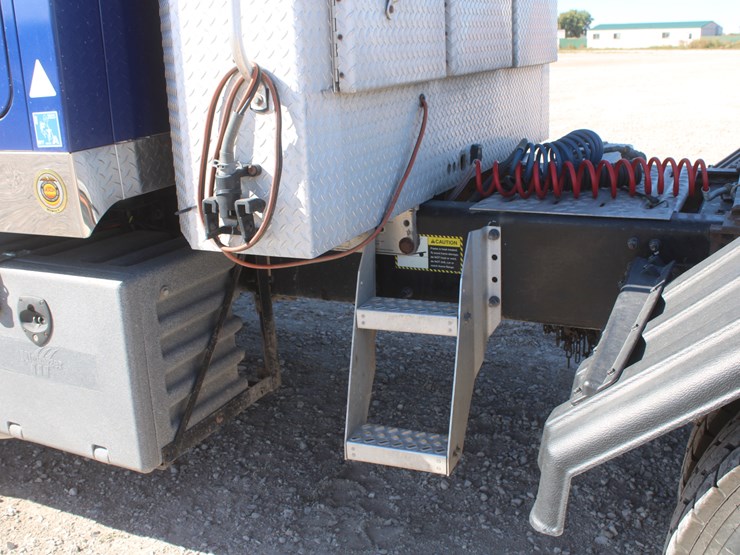 #2045-•-#2045--2013-mack-chu613-semi-tractor-image-17